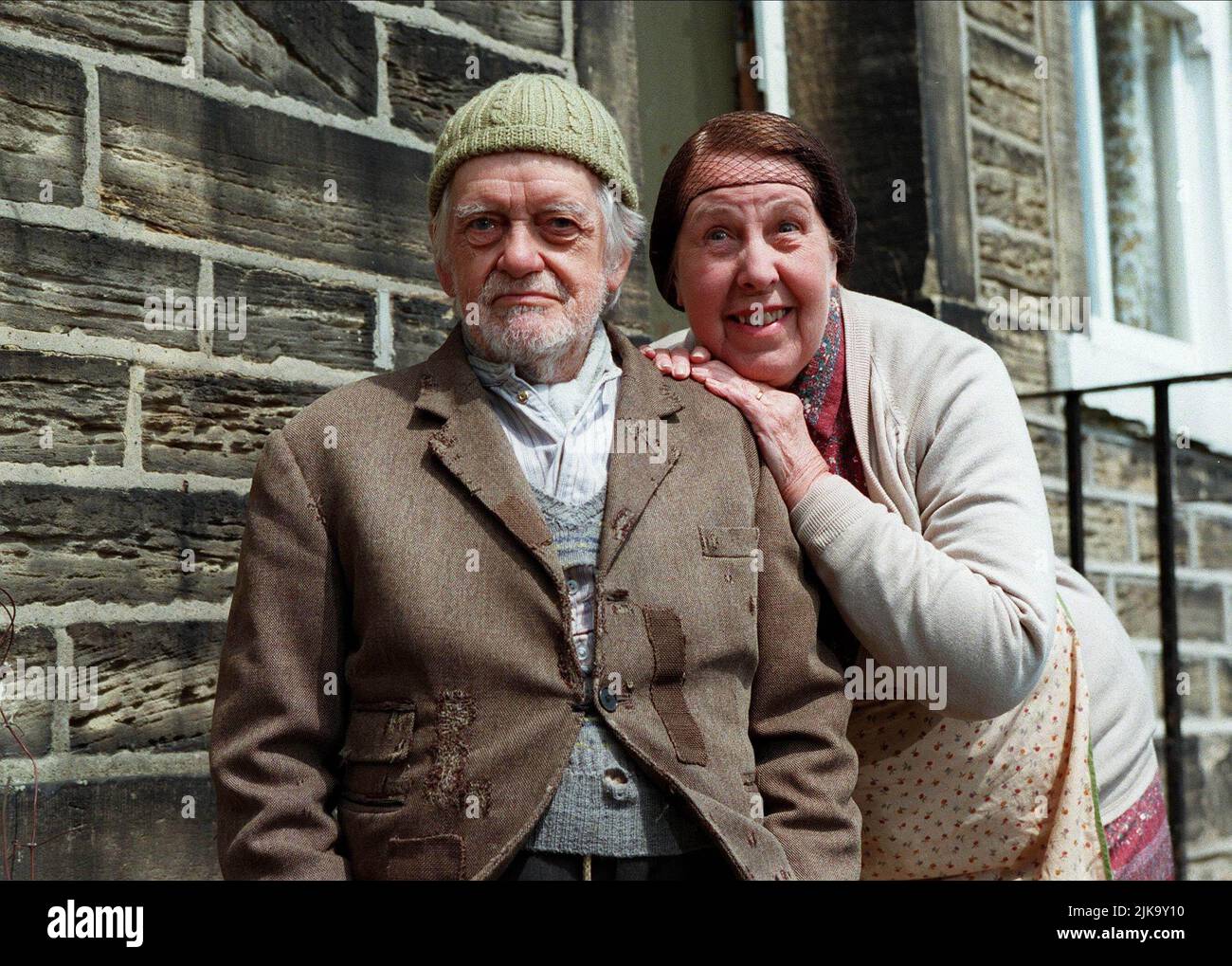 Kathy Staff, Bill Owen, Nora Batty & Compo Television: Last Of The Summer Wine (TV-Serie) Characters: Nora Batty,Compo Simmonite,Nora Batty &  Uk 1973-2010, 21 May 1996   **WARNING** This Photograph is for editorial use only and is the copyright of BBC and/or the Photographer assigned by the Film or Production Company and can only be reproduced by publications in conjunction with the promotion of the above Film. A Mandatory Credit To BBC is required. The Photographer should also be credited when known. No commercial use can be granted without written authority from the Film Company. Stock Photo