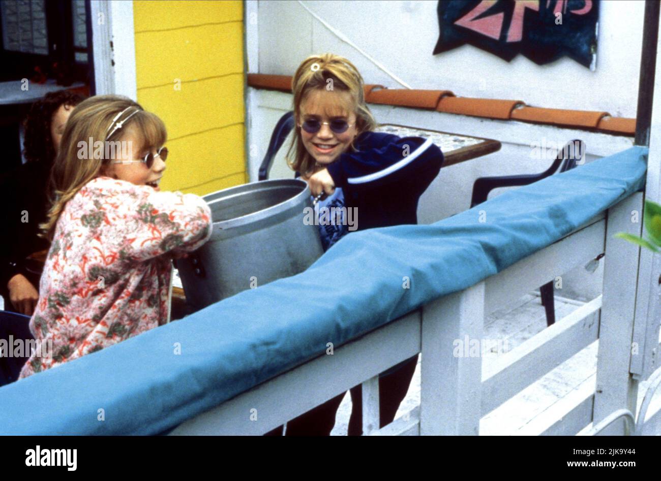 Mary kate olsen and ashley olsen billboard dad hi-res stock photography and images - Alamy