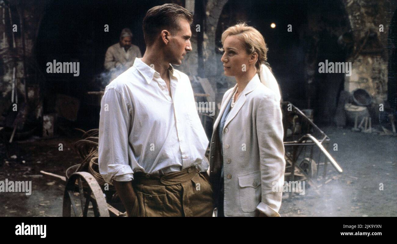 Ralph Fiennes & Kristin Scott Thomas Film: The English Patient (USA/UK 1996) Characters: Count Laszlo de Almasy & Katharine Clifton  Director: Anthony Minghella 06 November 1996   **WARNING** This Photograph is for editorial use only and is the copyright of TIGER MOTH PRODUCTIONS and/or the Photographer assigned by the Film or Production Company and can only be reproduced by publications in conjunction with the promotion of the above Film. A Mandatory Credit To TIGER MOTH PRODUCTIONS is required. The Photographer should also be credited when known. No commercial use can be granted without writ Stock Photo