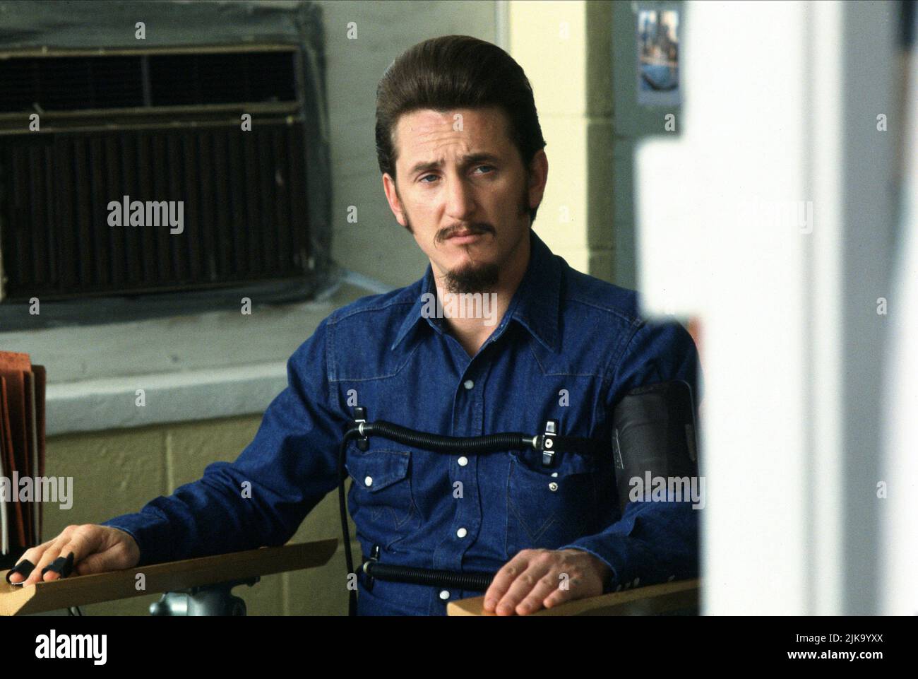Sean Penn Film: Dead Man Walking (USA/UK 1995) Characters: Matthew Poncelet  Director: Tim Robbins 29 December 1995 **WARNING** This Photograph is for  editorial use only and is the copyright of WORKING TITLE
