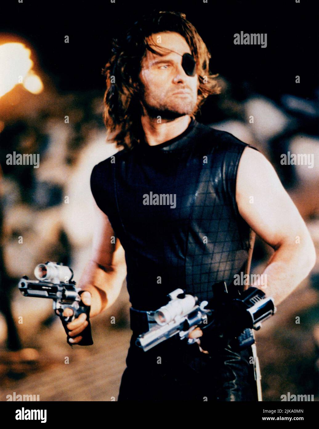 Kurt Russell Film: Escape From L.A. (USA 1996) Characters: Snake Plissken  Director: John Carpenter 09 August 1996   **WARNING** This Photograph is for editorial use only and is the copyright of PARAMOUNT PICTURES and/or the Photographer assigned by the Film or Production Company and can only be reproduced by publications in conjunction with the promotion of the above Film. A Mandatory Credit To PARAMOUNT PICTURES is required. The Photographer should also be credited when known. No commercial use can be granted without written authority from the Film Company. Stock Photo