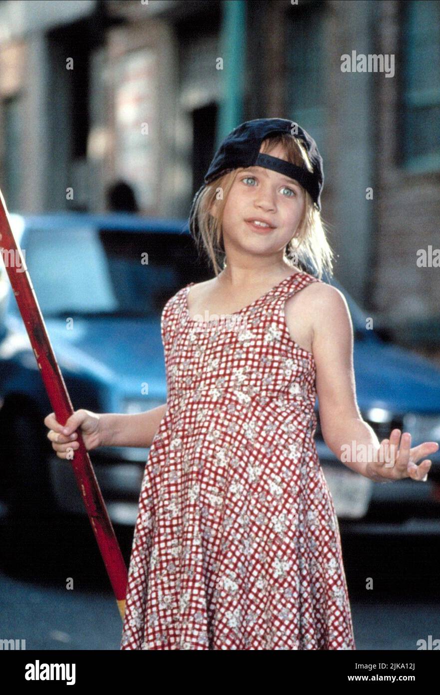 Mary-Kate Olsen Film: It Takes Two (USA 1995) Characters: Amanda Lemmon  Director: Andy Tennant 17 November 1995 **WARNING** This Photograph is for  editorial use only and is the copyright of WARNER BROS.