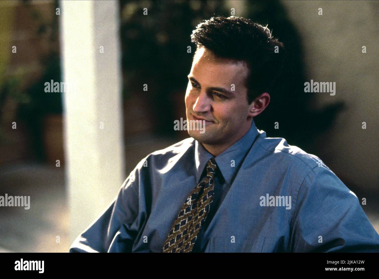 Matthew Perry Film: Fools Rush In (1997) Characters: Alex Whitman  Director: Andy Tennant 14 February 1997   **WARNING** This Photograph is for editorial use only and is the copyright of COLUMBIA and/or the Photographer assigned by the Film or Production Company and can only be reproduced by publications in conjunction with the promotion of the above Film. A Mandatory Credit To COLUMBIA is required. The Photographer should also be credited when known. No commercial use can be granted without written authority from the Film Company. Stock Photo