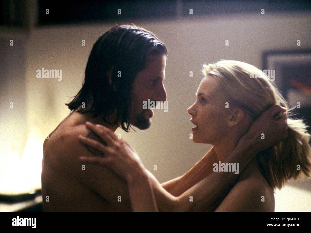 Anthony Guidera & Natasha Henstridge Film: Species (USA 1995) Characters: Robbie, Guy Picking Up Sil, Sil  Director: Roger Donaldson 07 July 1995   **WARNING** This Photograph is for editorial use only and is the copyright of MGM and/or the Photographer assigned by the Film or Production Company and can only be reproduced by publications in conjunction with the promotion of the above Film. A Mandatory Credit To MGM is required. The Photographer should also be credited when known. No commercial use can be granted without written authority from the Film Company. Stock Photo