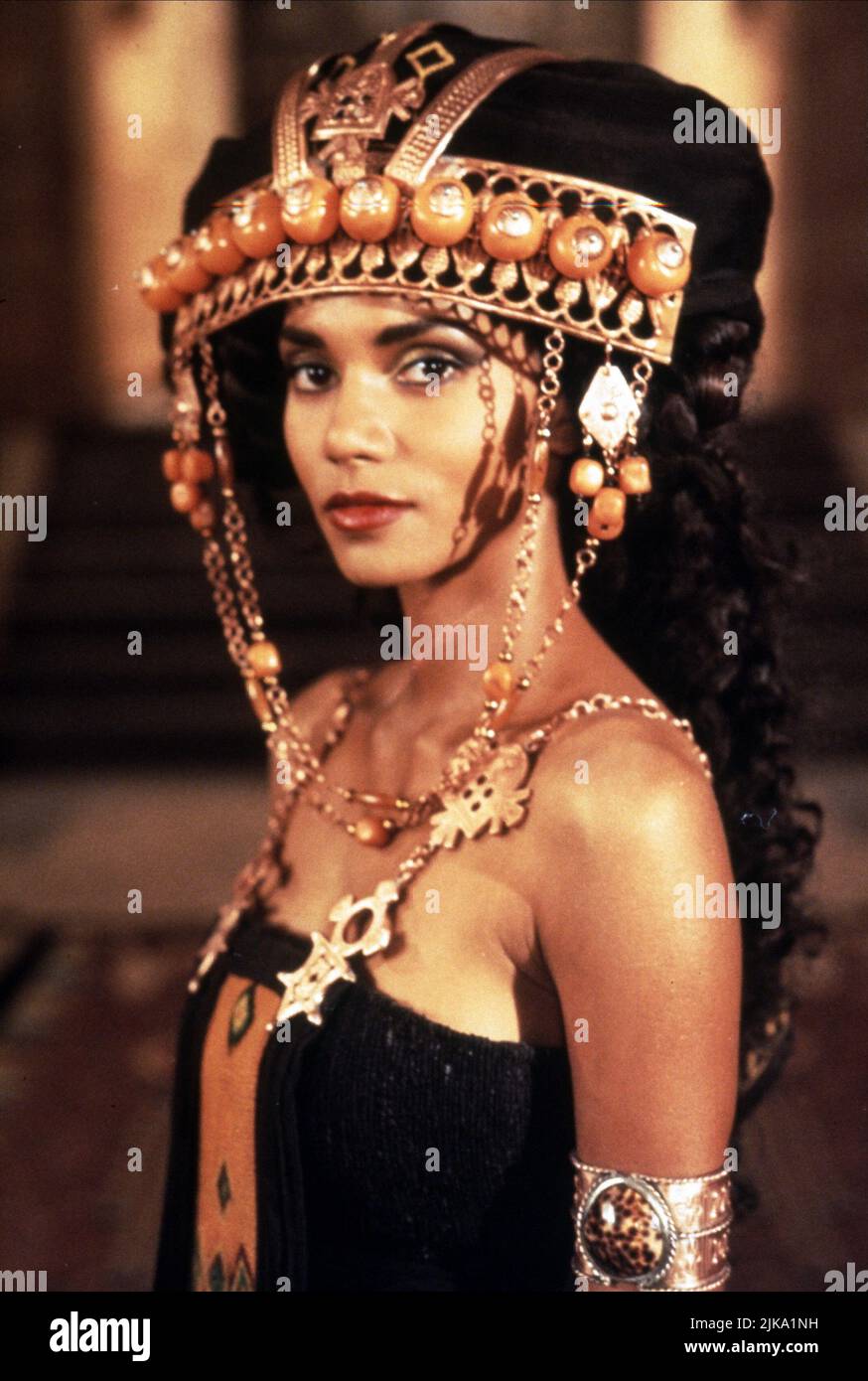 Halle Berry Film Solomon & Sheba (1995) Characters: Nikhaule, Queen