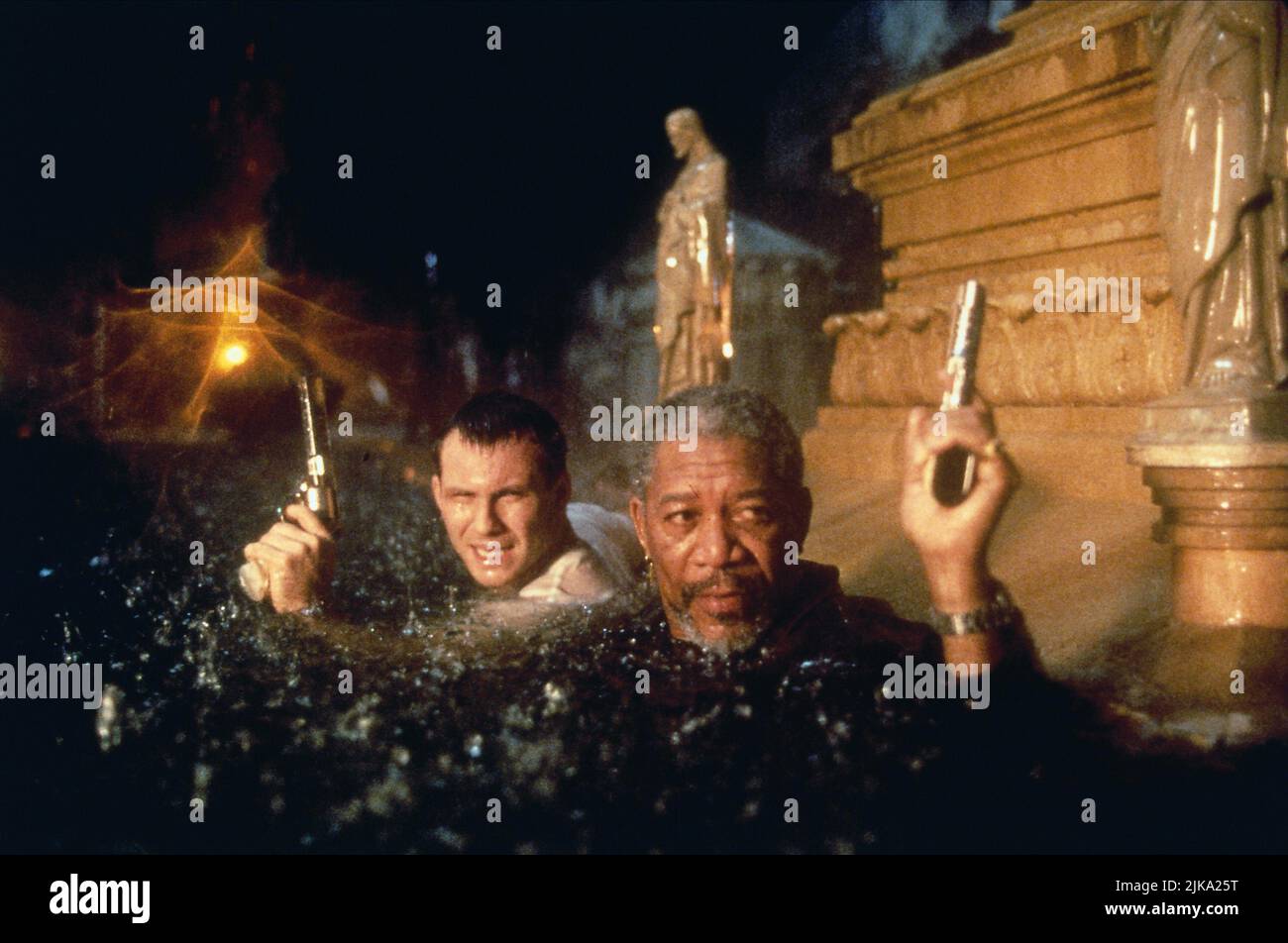Christian Slater & Morgan Freeman Film: Hard Rain (1998) Characters: Tom & Jim  Director: Mikael Salomon 16 January 1998   **WARNING** This Photograph is for editorial use only and is the copyright of PARAMOUNT and/or the Photographer assigned by the Film or Production Company and can only be reproduced by publications in conjunction with the promotion of the above Film. A Mandatory Credit To PARAMOUNT is required. The Photographer should also be credited when known. No commercial use can be granted without written authority from the Film Company. Stock Photo