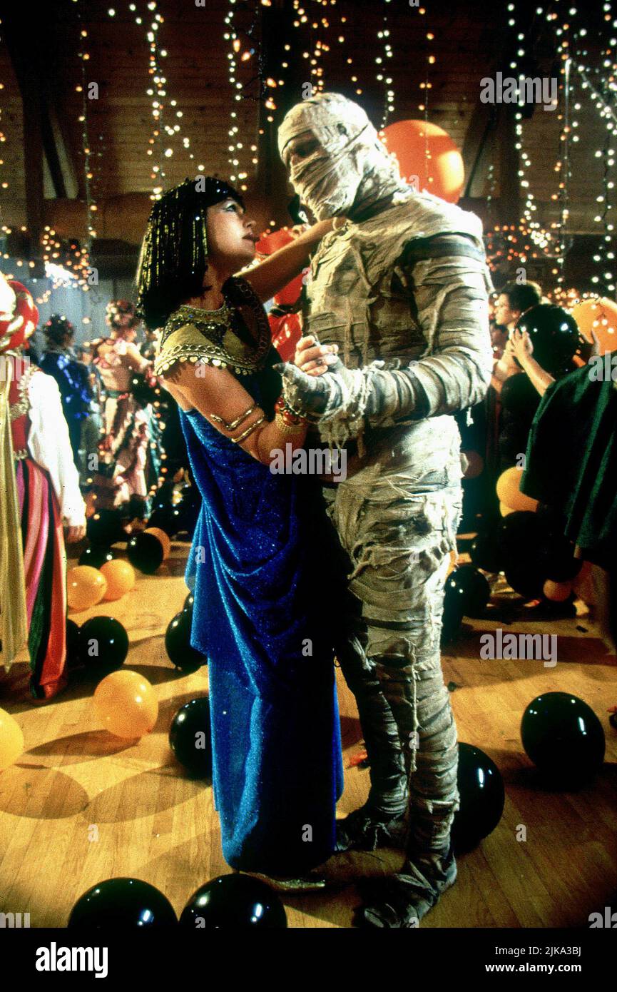 Bill Fagerbakke  Film Under Wraps (1997) Characters: Harold / Ted  Director: Greg Beeman 25 October 1997   **WARNING** This Photograph is for editorial use only and is the copyright of DISNEY and/or the Photographer assigned by the  Film or Production Company and can only be reproduced by publications in conjunction with the promotion of the above  Film. A Mandatory Credit To DISNEY is required. The Photographer should also be credited when known. No commercial use can be granted without written authority from the  Film Company. Stock Photo