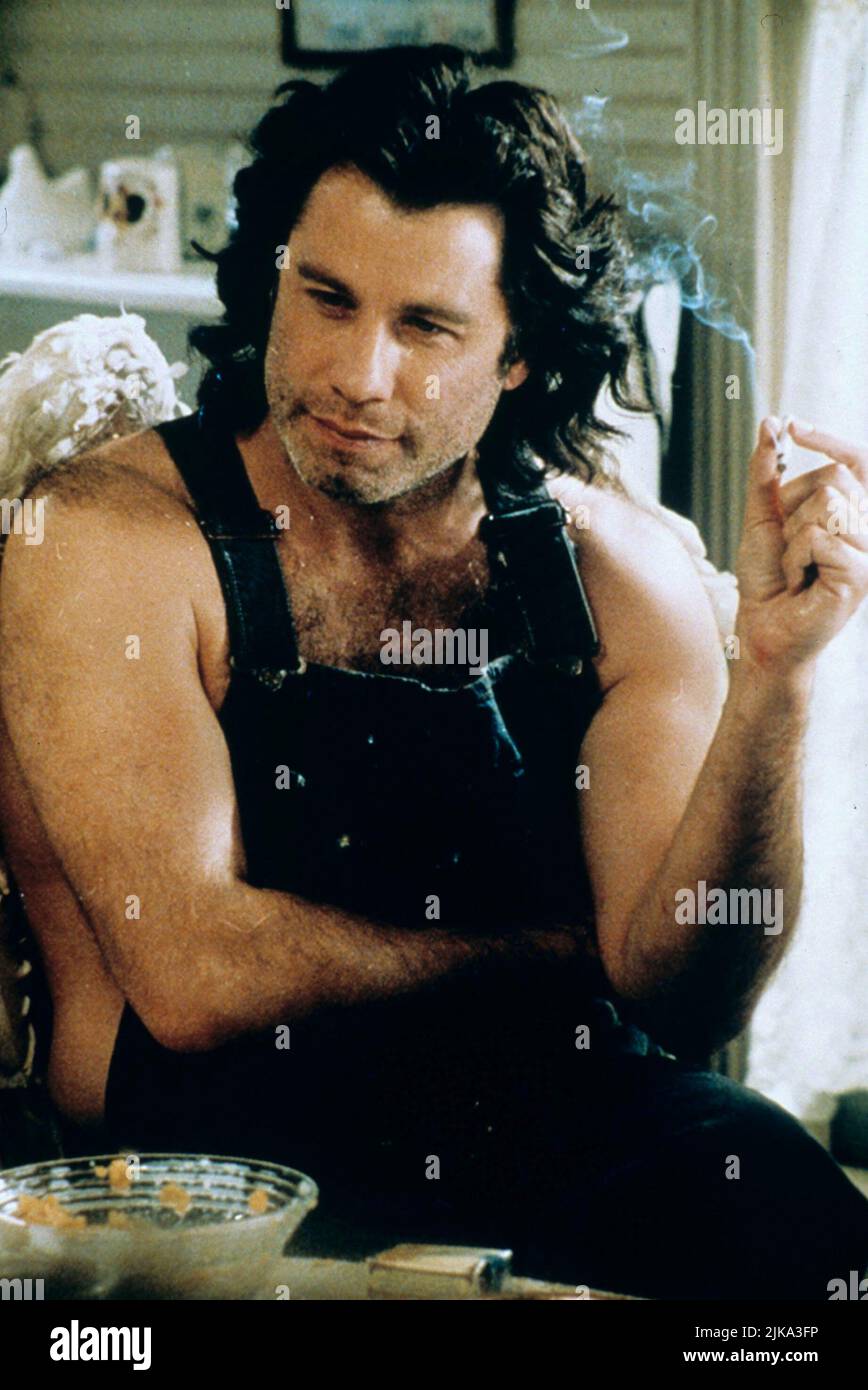 John Travolta Film: Michael (1998) Characters: Michael  Director: Nora Ephron 25 December 1996   **WARNING** This Photograph is for editorial use only and is the copyright of NEW LINE and/or the Photographer assigned by the Film or Production Company and can only be reproduced by publications in conjunction with the promotion of the above Film. A Mandatory Credit To NEW LINE is required. The Photographer should also be credited when known. No commercial use can be granted without written authority from the Film Company. Stock Photo