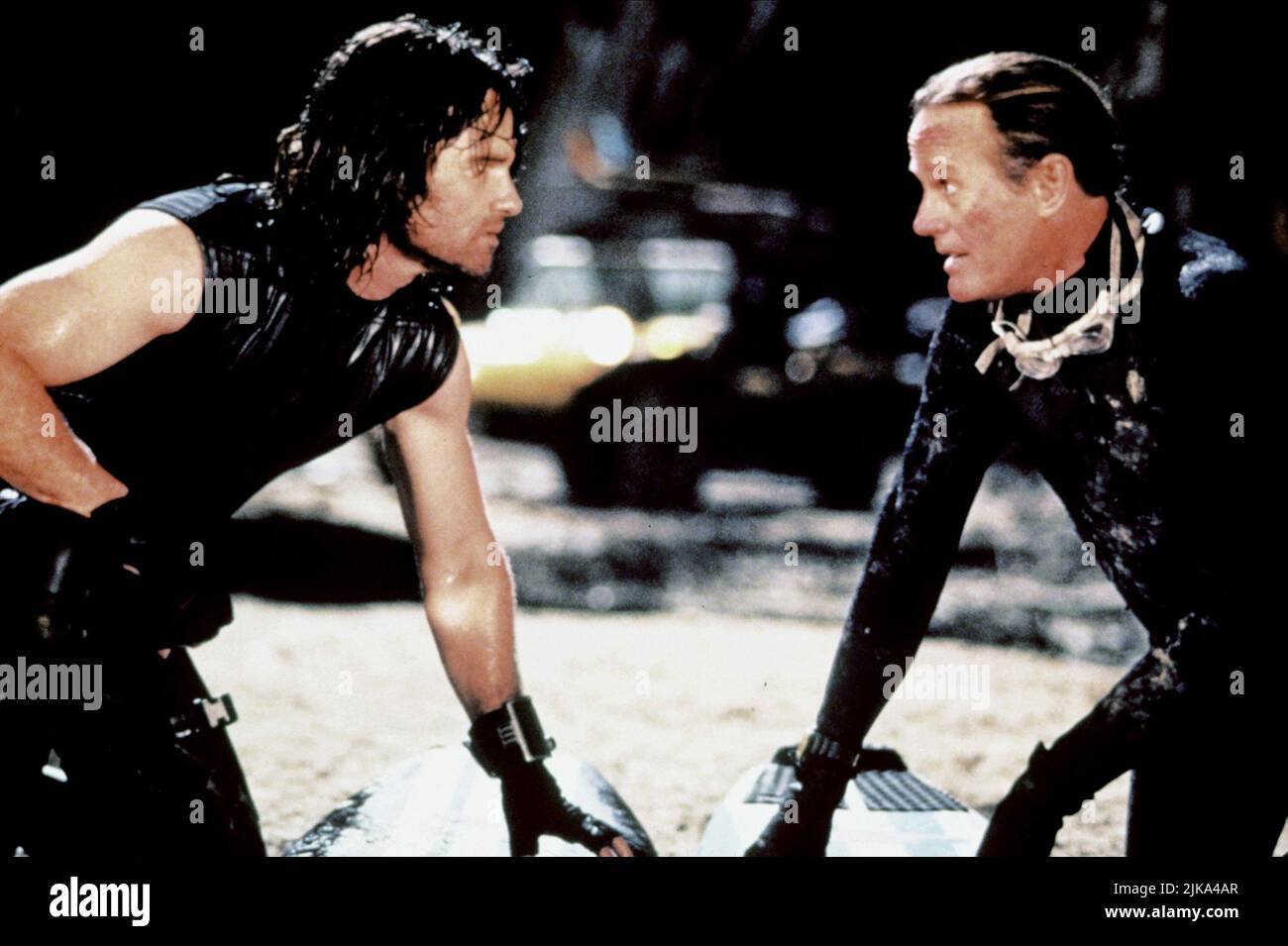 Kurt Russell & Peter Fonda Film: Escape From L.A. (USA 1996) Characters: Snake Plissken & Pipeline  Director: John Carpenter 09 August 1996   **WARNING** This Photograph is for editorial use only and is the copyright of PARAMOUNT PICTURES and/or the Photographer assigned by the Film or Production Company and can only be reproduced by publications in conjunction with the promotion of the above Film. A Mandatory Credit To PARAMOUNT PICTURES is required. The Photographer should also be credited when known. No commercial use can be granted without written authority from the Film Company. Stock Photo