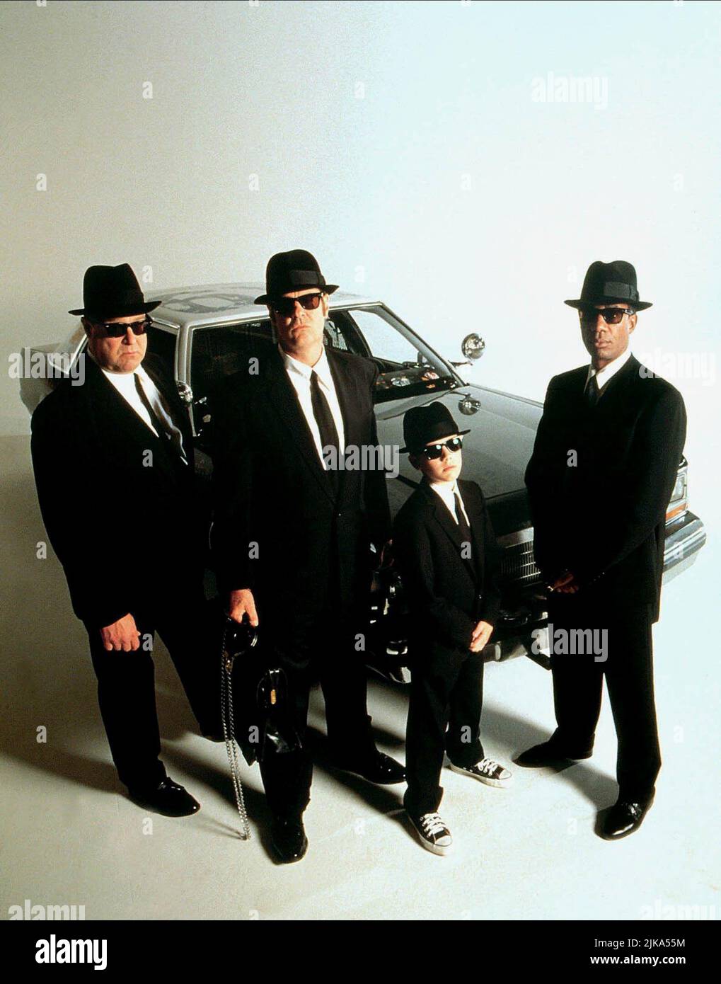 John Goodman, Dan Aykroyd,J. Evan Bonifant & Joe Morton Film: Blues Brothers 2000 (1998) Characters: Mighty Mack McTeer,Elwood Blues,Buster & Cabel Chamberlain  Director: John Landis 06 February 1998   **WARNING** This Photograph is for editorial use only and is the copyright of UNIVERSAL PICTURES and/or the Photographer assigned by the Film or Production Company and can only be reproduced by publications in conjunction with the promotion of the above Film. A Mandatory Credit To UNIVERSAL PICTURES is required. The Photographer should also be credited when known. No commercial use can be grante Stock Photo