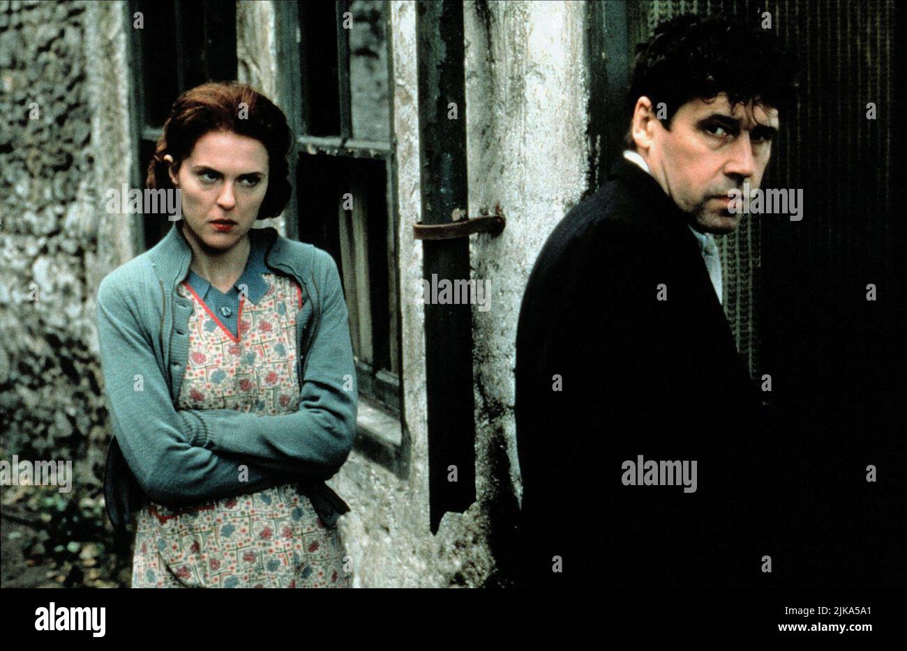 Aisling O'Sullivan & Stephen Rea Film: The Butcher Boy (USA/IRL 1997) Characters: Ma Brady & Da Brady  / Literaturverfilmung (Based On The Book By Pat Mccabe) Director: Neil Jordan 13 July 1997   **WARNING** This Photograph is for editorial use only and is the copyright of GEFFEN PICTURES and/or the Photographer assigned by the Film or Production Company and can only be reproduced by publications in conjunction with the promotion of the above Film. A Mandatory Credit To GEFFEN PICTURES is required. The Photographer should also be credited when known. No commercial use can be granted without wr Stock Photo