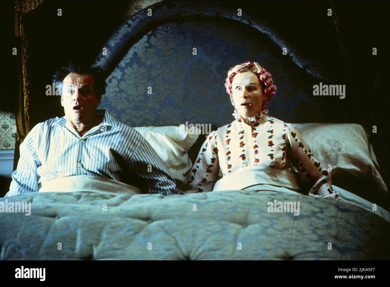 Jack Nicholson & Glenn Close Film: Mars Attacks! (USA 1996) Characters: President James Dale & First Lady Marsha Dale  Director: Tim Burton 12 December 1996   **WARNING** This Photograph is for editorial use only and is the copyright of WARNER BROS. and/or the Photographer assigned by the Film or Production Company and can only be reproduced by publications in conjunction with the promotion of the above Film. A Mandatory Credit To WARNER BROS. is required. The Photographer should also be credited when known. No commercial use can be granted without written authority from the Film Company. Stock Photo