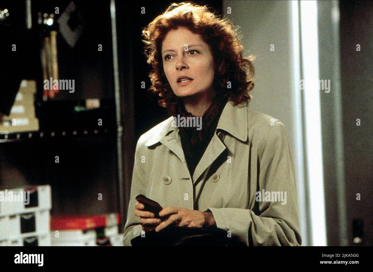 Susan Sarandon Film: Stepmom (1997) Characters: Jackie Harrison  Director: Chris Columbus 15 December 1998   **WARNING** This Photograph is for editorial use only and is the copyright of COLUMBIA and/or the Photographer assigned by the Film or Production Company and can only be reproduced by publications in conjunction with the promotion of the above Film. A Mandatory Credit To COLUMBIA is required. The Photographer should also be credited when known. No commercial use can be granted without written authority from the Film Company. Stock Photo