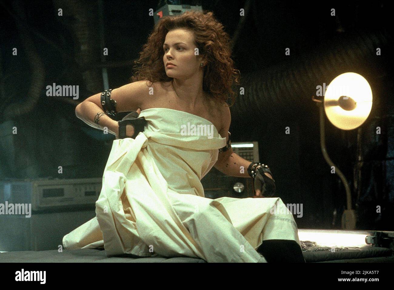 Dina Meyer Film Johnny Mnemonic (USA/CAN 1995) Characters: Jane ...