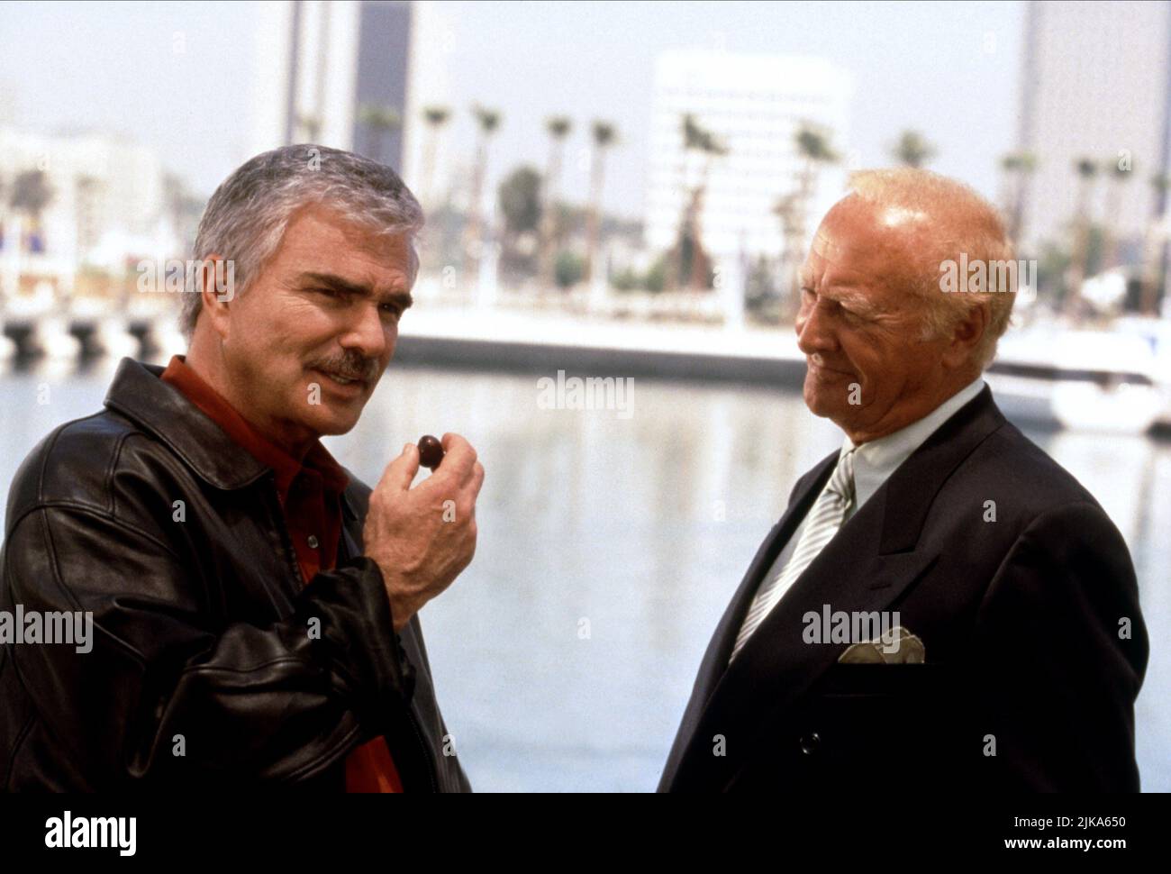 Bruce Dern & Robert Loggia Film: Hard Time: The Premonition (TV-Film) Characters: Ray Earl Winston & Connie Martin  Usa 1998, Director: Burt Reynolds 13 December 1998   **WARNING** This Photograph is for editorial use only and is the copyright of TNT and/or the Photographer assigned by the Film or Production Company and can only be reproduced by publications in conjunction with the promotion of the above Film. A Mandatory Credit To TNT is required. The Photographer should also be credited when known. No commercial use can be granted without written authority from the Film Company. Stock Photo
