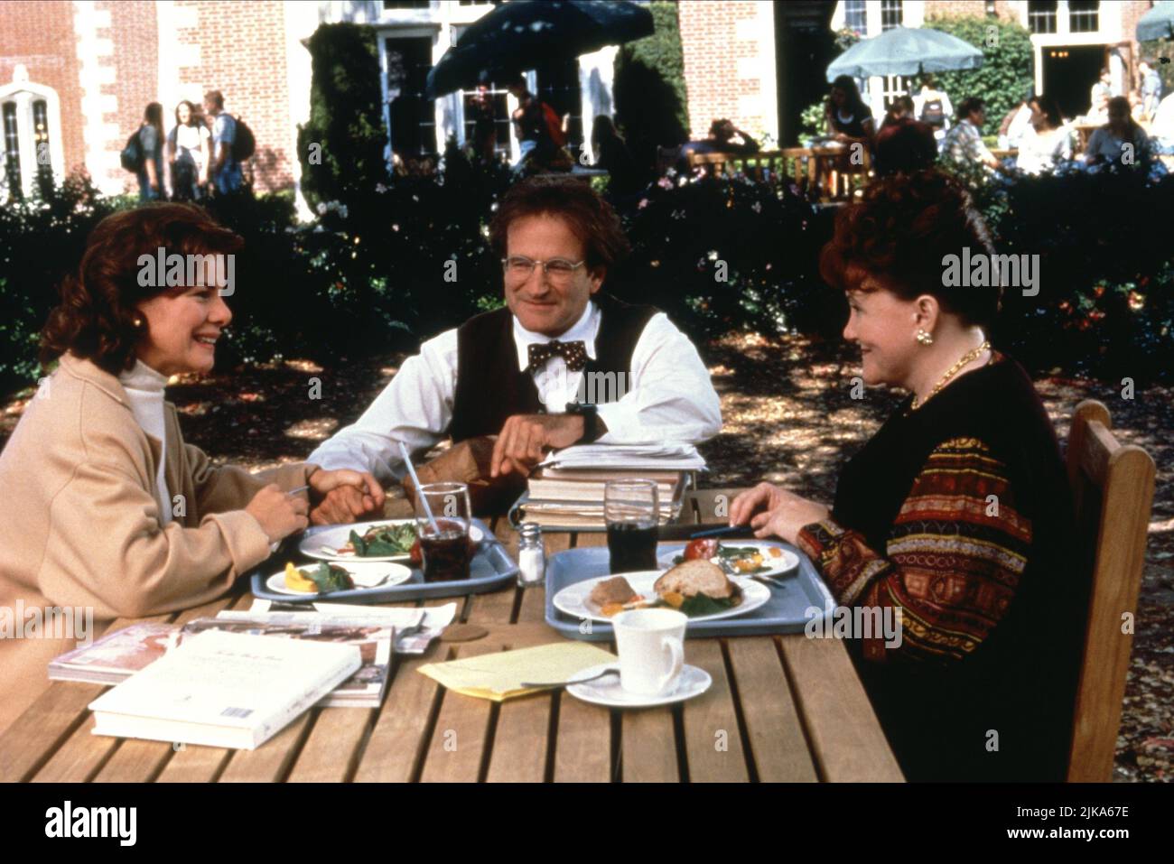 Marcia Gay Harden, Robin Williams & Edie Mcclurg Film: Flubber (1997) Characters: Dr. Sara Jean Reynolds,Professor Philip Brainard & Martha George  Director: Les Mayfield 16 November 1997   **WARNING** This Photograph is for editorial use only and is the copyright of WALT DISNEY and/or the Photographer assigned by the Film or Production Company and can only be reproduced by publications in conjunction with the promotion of the above Film. A Mandatory Credit To WALT DISNEY is required. The Photographer should also be credited when known. No commercial use can be granted without written authorit Stock Photo