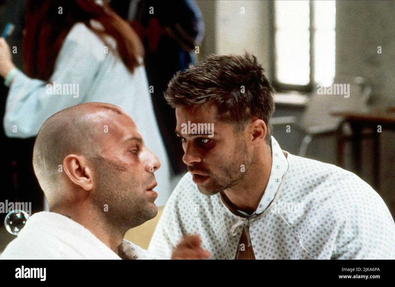 Bruce Willis & Brad Pitt Film: Twelve Monkeys; 12 Monkeys (USA 1995) Characters: James Cole, Jeffrey Goines  Director: Terry Gilliam 27 December 1995   **WARNING** This Photograph is for editorial use only and is the copyright of UNIVERSAL and/or the Photographer assigned by the Film or Production Company and can only be reproduced by publications in conjunction with the promotion of the above Film. A Mandatory Credit To UNIVERSAL is required. The Photographer should also be credited when known. No commercial use can be granted without written authority from the Film Company. Stock Photo