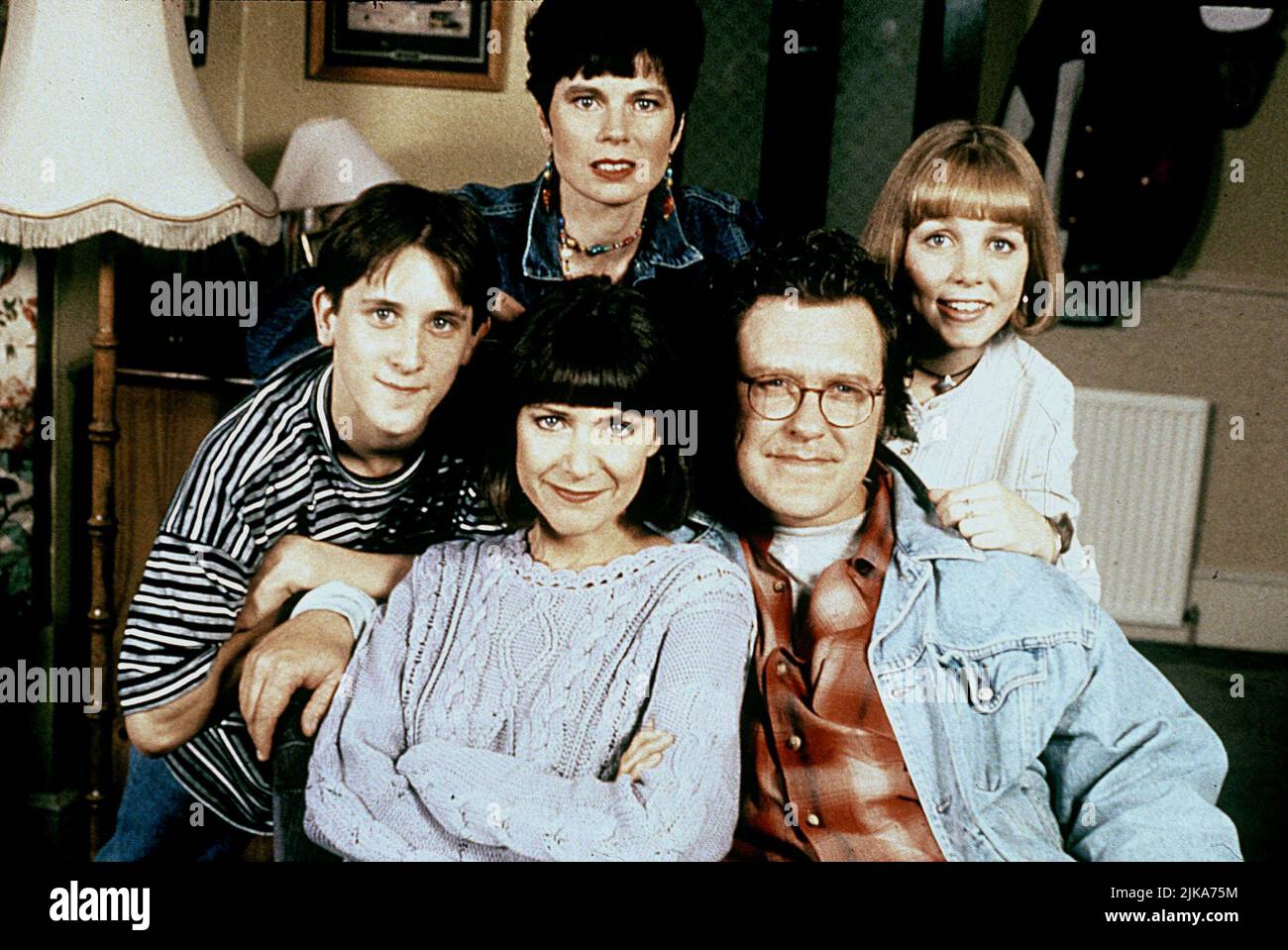 John Pickard, Julia Hills, Belinda Lang, Gary Olsen, Clare Buckfield Television: 2point4 Children (1996) Characters: David Porter,Rona,Bill Porter,Ben Porter,Jenny Porter  03 September 1995   **WARNING** This Photograph is for editorial use only and is the copyright of BBC and/or the Photographer assigned by the Film or Production Company and can only be reproduced by publications in conjunction with the promotion of the above Film. A Mandatory Credit To BBC is required. The Photographer should also be credited when known. No commercial use can be granted without written authority from the Fil Stock Photo