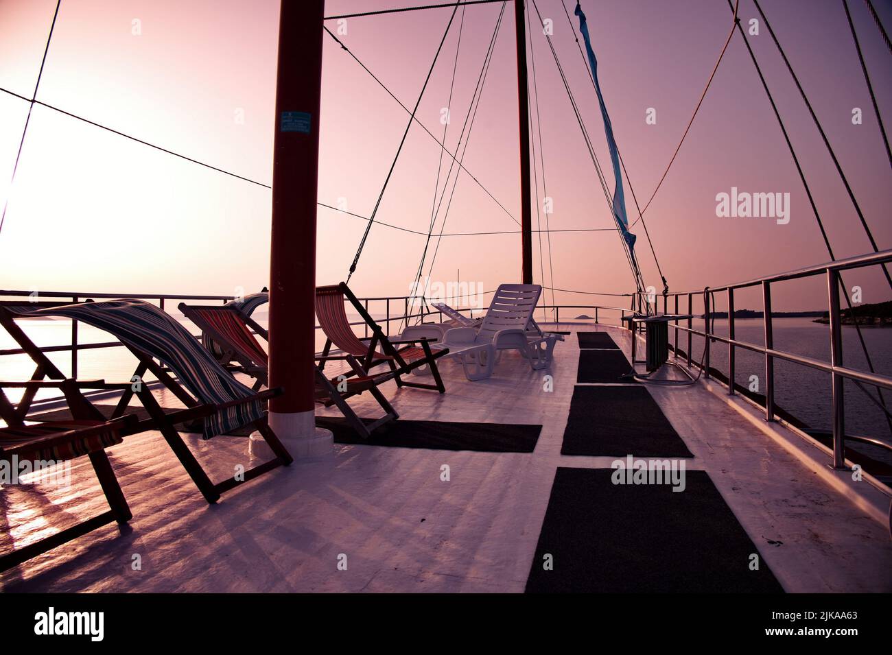 Empty deck chairs chair hi-res stock photography and images - Alamy