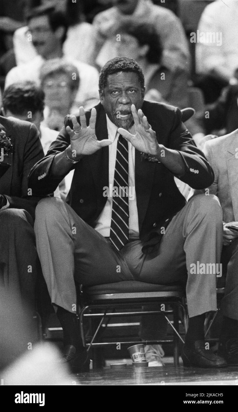 November 6, 1987, Sacramento, California, USA: Sacramento Kings Head Coach BILL RUSSELL, 43, court-side during a game. Hands say it all as the NBA legend guides his troops. (Credit Image: © Owen Brewer/Sacramento Bee/ZUMA Press Wire) Stock Photo