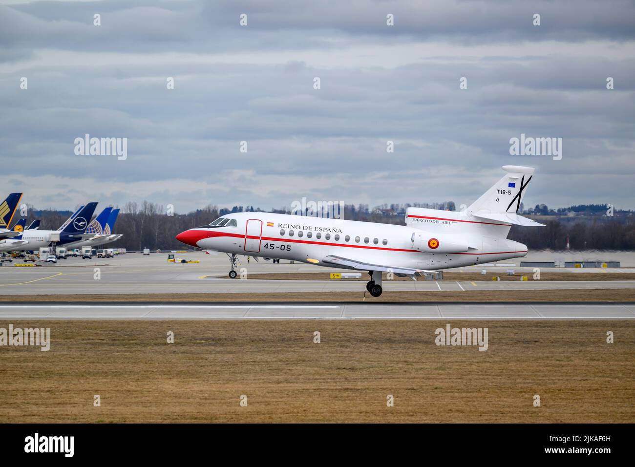 Dassault falcon 900 hi-res stock photography and images - Alamy