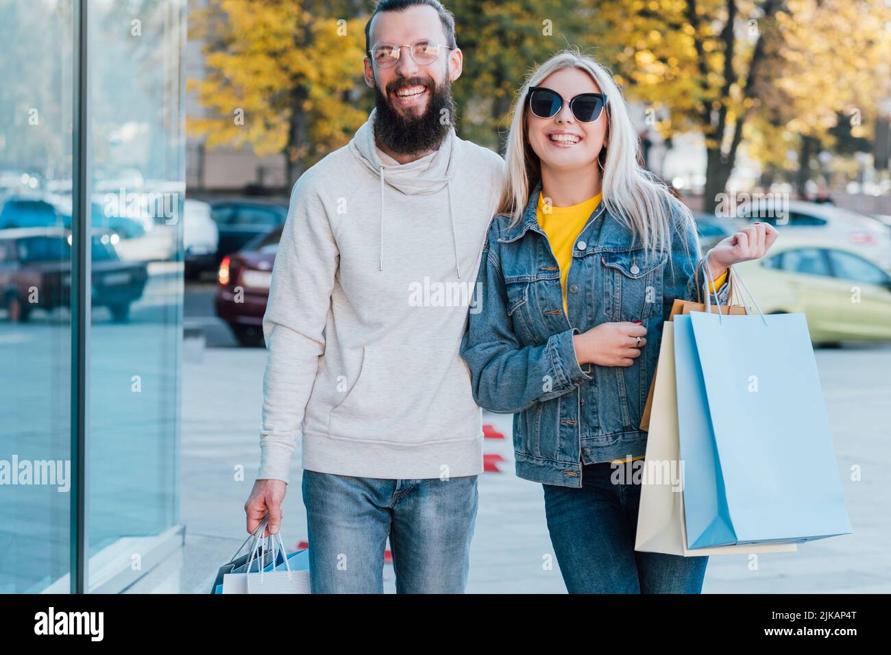shopaholics lifestyle couple city center fall Stock Photo