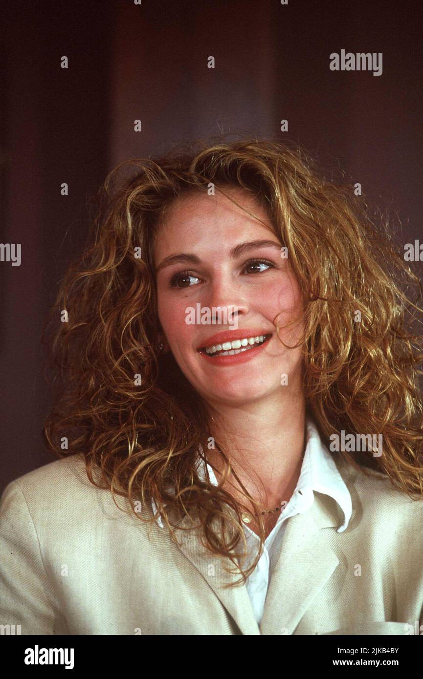 JULIA ROBERTS in THE PELICAN BRIEF (1993), directed by ALAN J. PAKULA ...