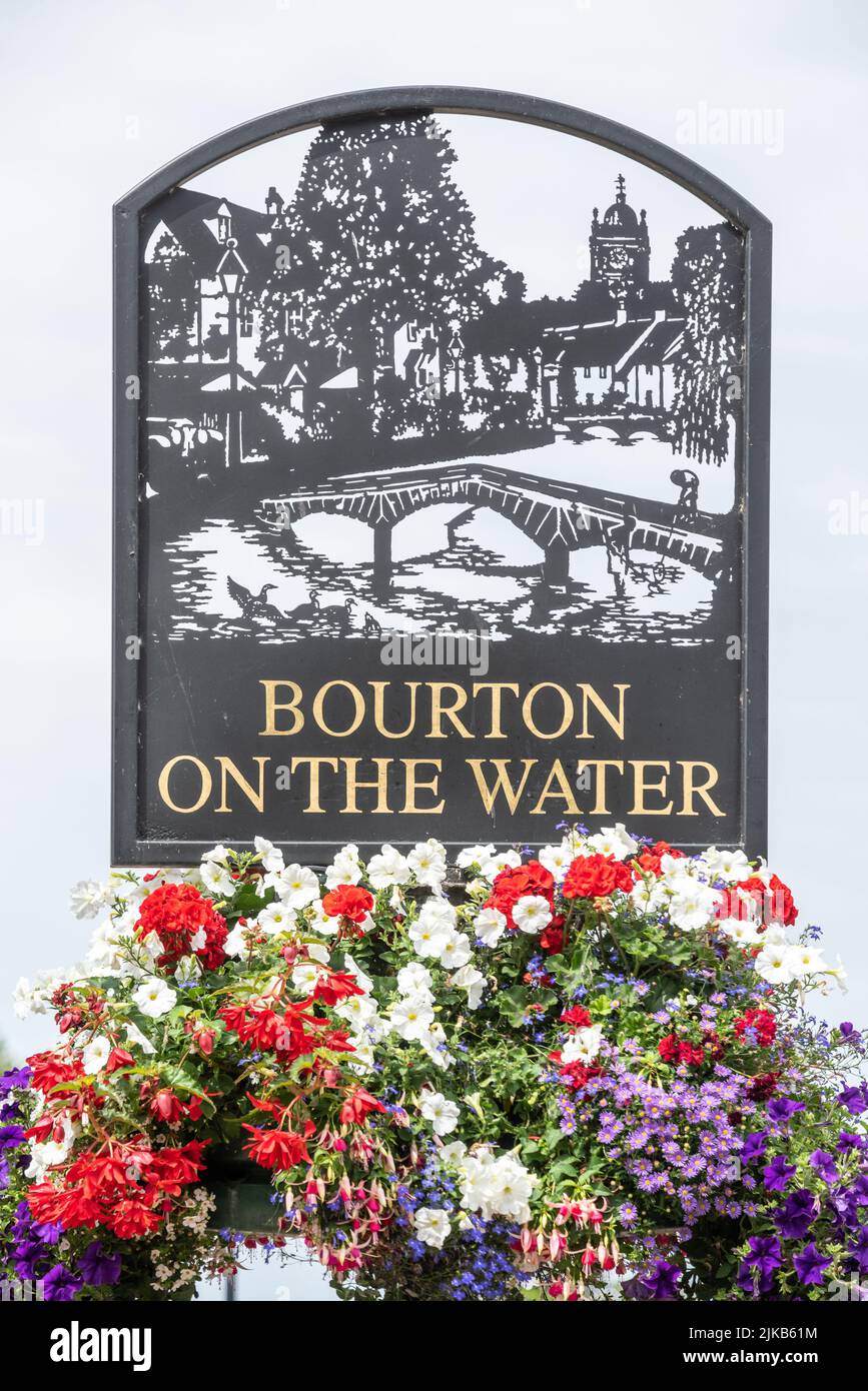 Bourton-on-the-Water, July 28th 2022: Welcoming signage at Bourton-on-the-Water Stock Photo