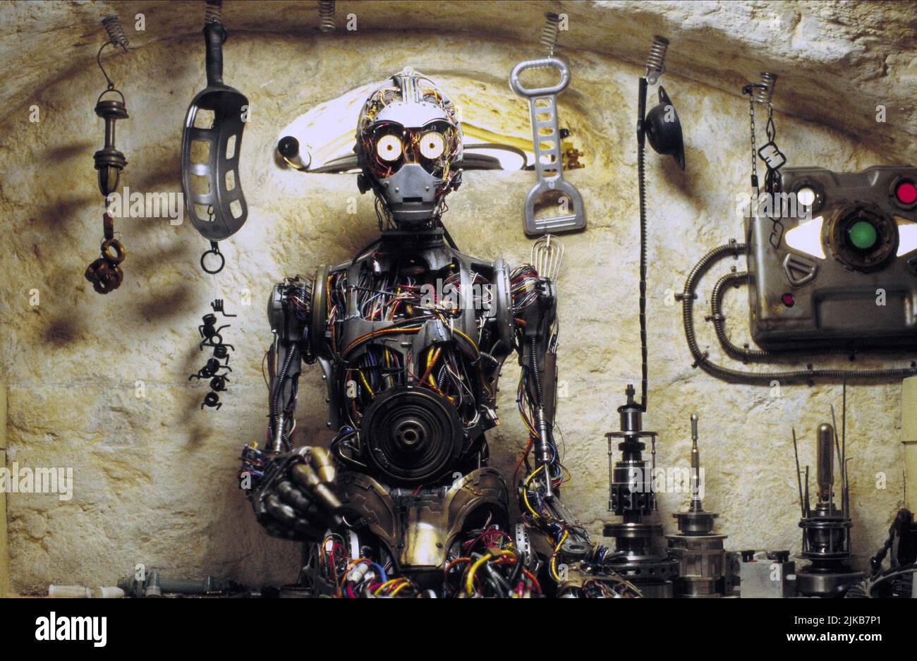 Droid Film Star Wars: Episode I - The Phantom Menace (USA 1999) Director:  George Lucas 19 May 1999 **WARNING** This Photograph is for editorial use  only and is the copyright of LUCAS
