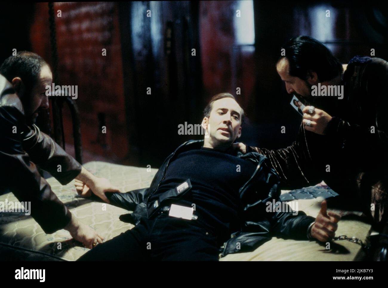 James Gandolfini, Nicolas Cage & Peter Stormare Film: 8mm (USA/DE 1999) Characters: Eddie Poole, Tom Welles, Dino Velvet  Director: Joel Schumacher 19 February 1999   **WARNING** This Photograph is for editorial use only and is the copyright of COLUMBIA PICTURES and/or the Photographer assigned by the Film or Production Company and can only be reproduced by publications in conjunction with the promotion of the above Film. A Mandatory Credit To COLUMBIA PICTURES is required. The Photographer should also be credited when known. No commercial use can be granted without written authority from the Stock Photo
