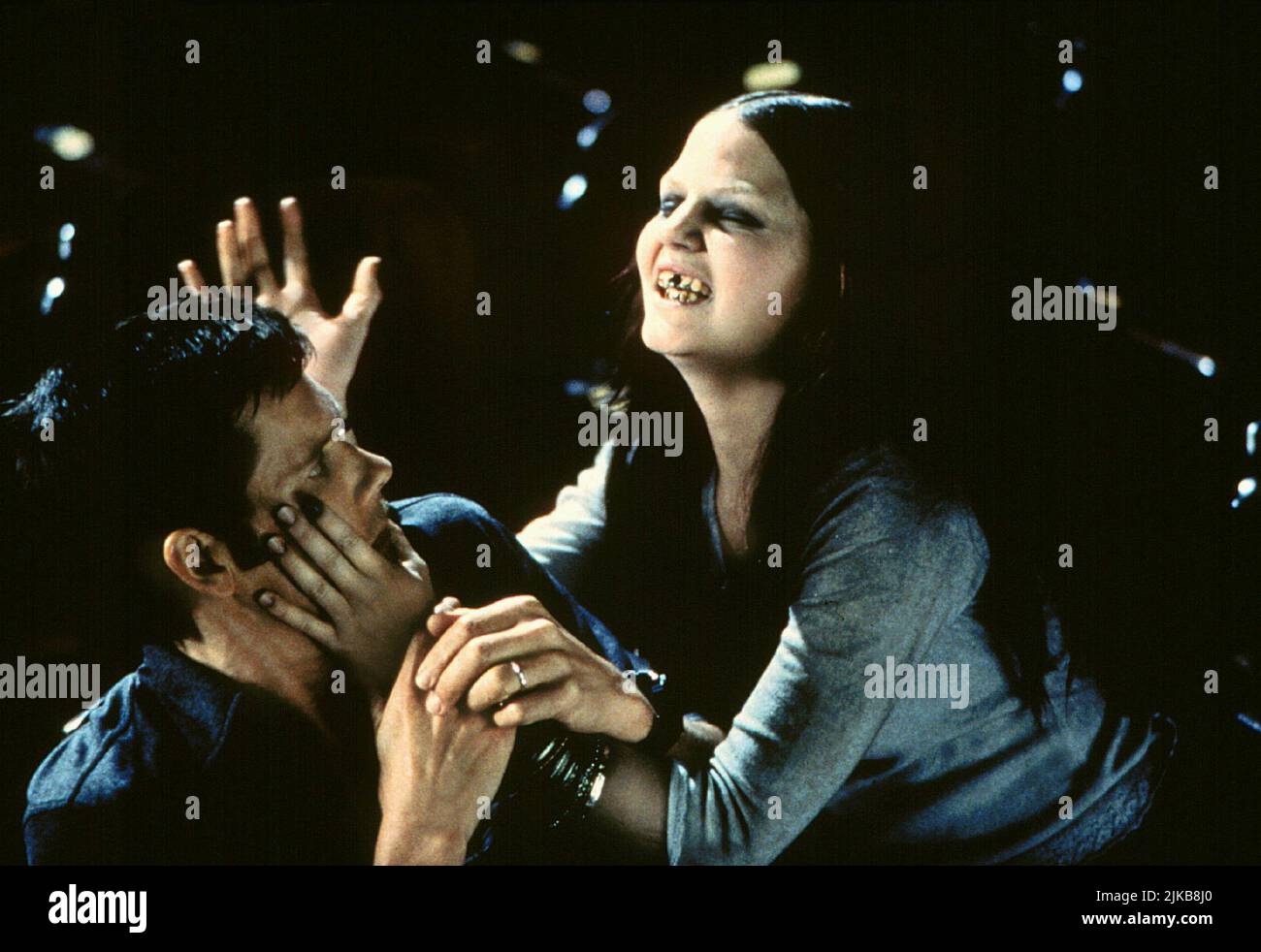 Kevin Bacon & Jennifer Morrison Film: Stir Of Echoes (1999) Characters: Tom Witzky & Samantha Kozac  Director: David Koepp 28 July 1999   **WARNING** This Photograph is for editorial use only and is the copyright of 20TH CENTURY FOX and/or the Photographer assigned by the Film or Production Company and can only be reproduced by publications in conjunction with the promotion of the above Film. A Mandatory Credit To 20TH CENTURY FOX is required. The Photographer should also be credited when known. No commercial use can be granted without written authority from the Film Company. Stock Photo