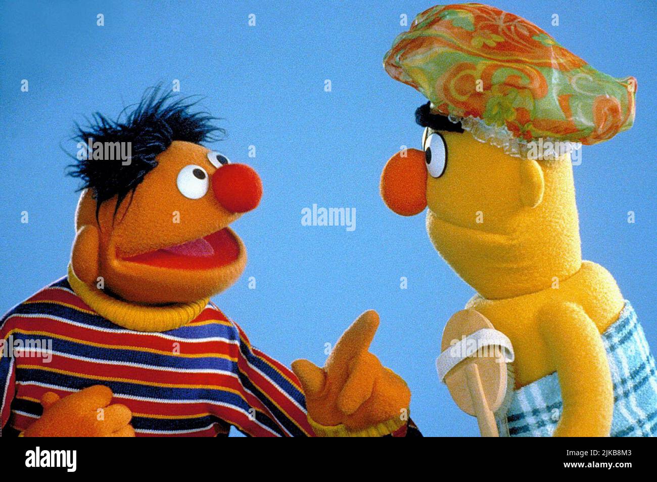 Ernie & Bert Film: The Adventures Of Elmo In Grouchland (1999) Characters:  Ernie & Bert Director: Gary Halvorson 19 May 1999 **WARNING** This  Photograph is for editorial use only and is the