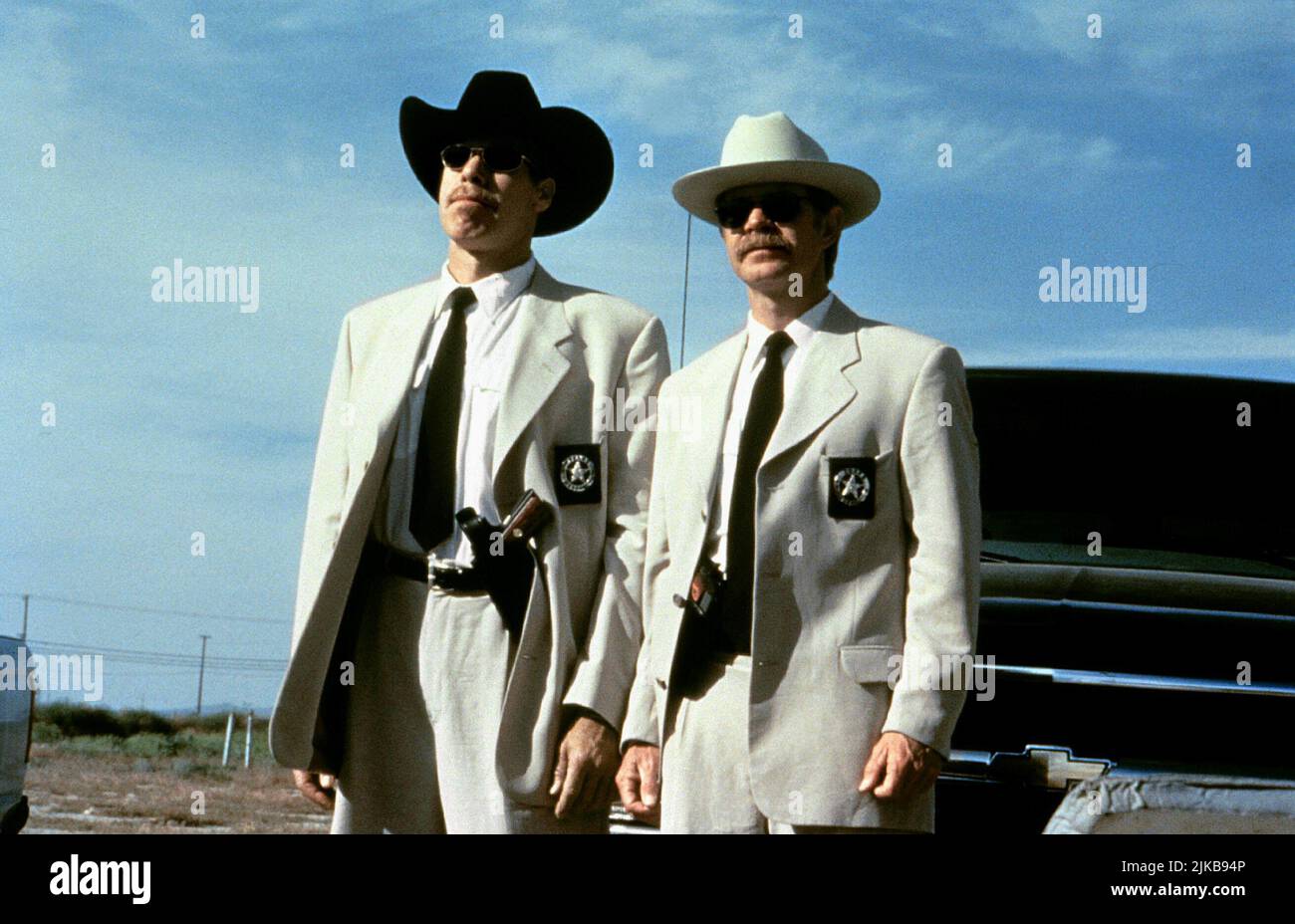 Ron Perlman & William H. Macy Film: Happy, Texas (1999) Characters: Marshal Nalhober & Sheriff Chappy Dent  Director: Mark Illsley 01 September 1999   **WARNING** This Photograph is for editorial use only and is the copyright of MARKED ENTERTAINMENT and/or the Photographer assigned by the Film or Production Company and can only be reproduced by publications in conjunction with the promotion of the above Film. A Mandatory Credit To MARKED ENTERTAINMENT is required. The Photographer should also be credited when known. No commercial use can be granted without written authority from the Film Compa Stock Photo
