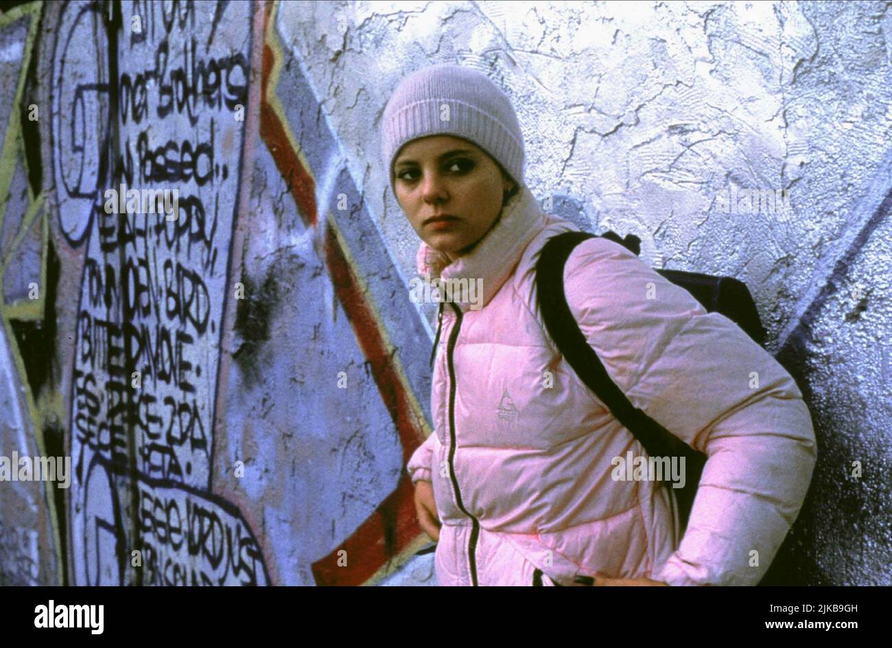 Gaby Hoffmann Film Black And White (USA 1999) Characters: Raven Director:  James Toback 04 September 1999 **WARNING** This Photograph is for editorial  use only and is the copyright of COLUMBIA and/or the, image size:1300x945