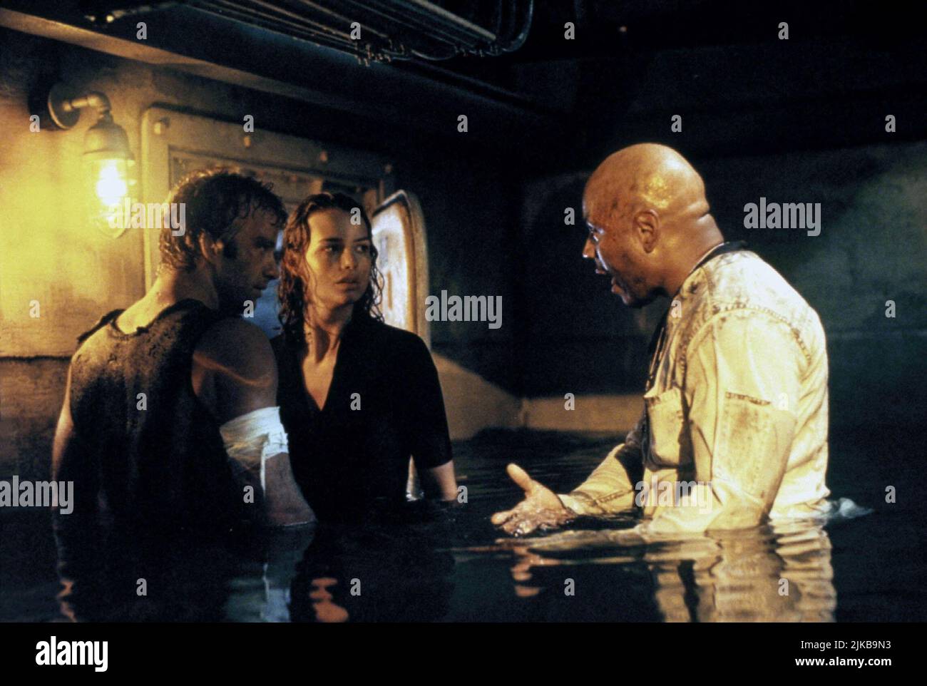 Deep blue sea 1999 thomas jane hi res stock photography and images Alamy