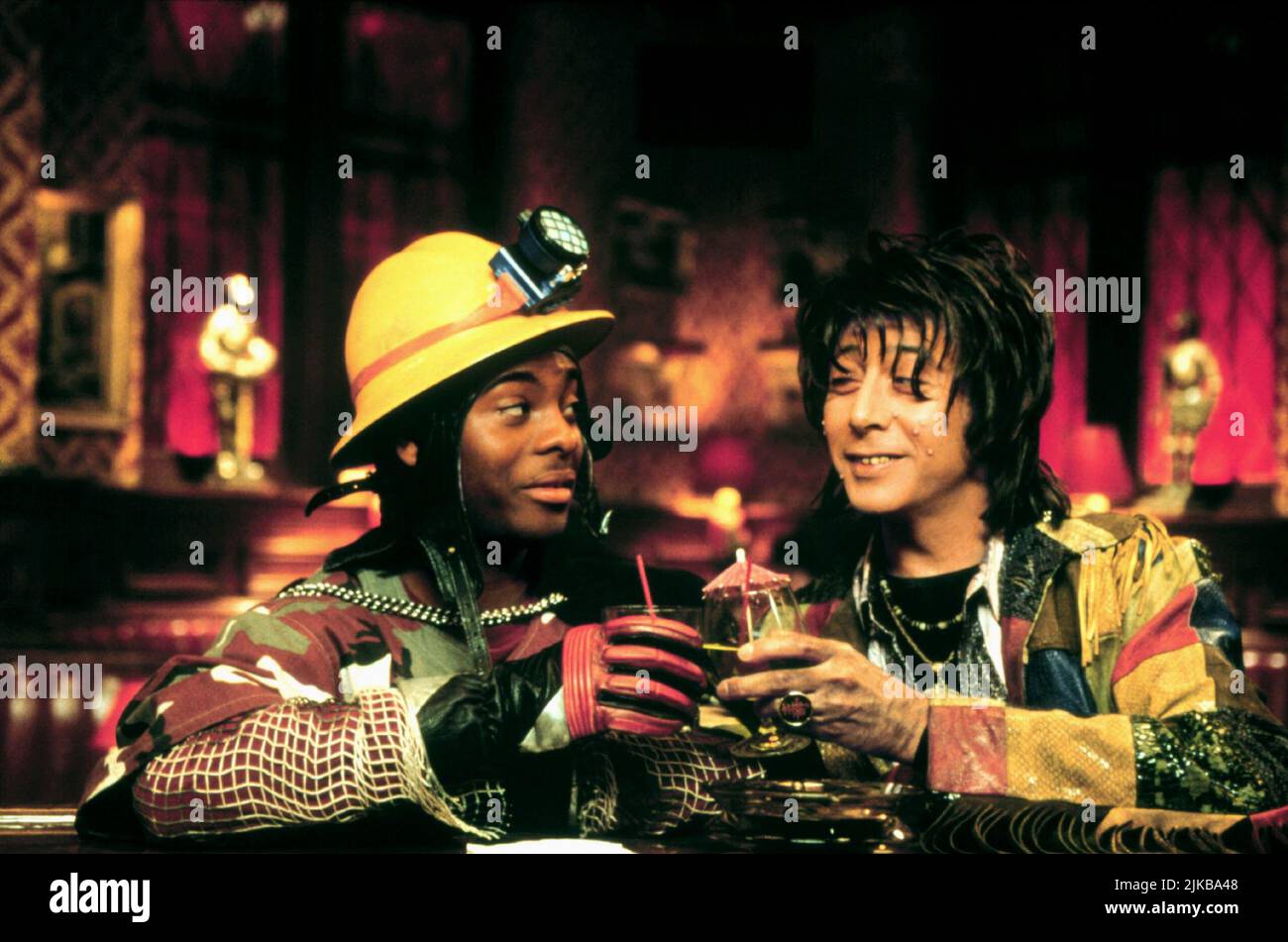 Kel Mitchell & Paul Reubens Film: Mystery Men (USA 1999) Characters: The Invisible Boy & The Spleen  Director: Kinka Usher 22 July 1999   **WARNING** This Photograph is for editorial use only and is the copyright of UNIVERSAL and/or the Photographer assigned by the Film or Production Company and can only be reproduced by publications in conjunction with the promotion of the above Film. A Mandatory Credit To UNIVERSAL is required. The Photographer should also be credited when known. No commercial use can be granted without written authority from the Film Company. Stock Photo