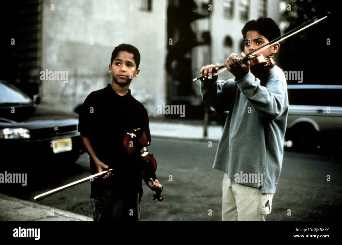 Child Violin Players Film: Music Of The Heart (USA 1999)   Director: Wes Craven 06 September 1999   **WARNING** This Photograph is for editorial use only and is the copyright of CRAVEN-MADDALENA FILMS and/or the Photographer assigned by the Film or Production Company and can only be reproduced by publications in conjunction with the promotion of the above Film. A Mandatory Credit To CRAVEN-MADDALENA FILMS is required. The Photographer should also be credited when known. No commercial use can be granted without written authority from the Film Company. Stock Photo