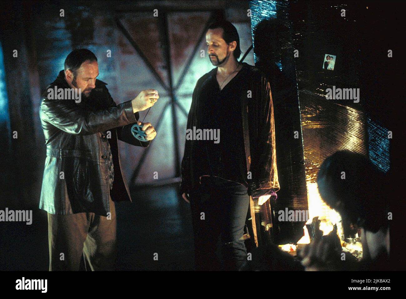 James Gandolfi & Peter Stormare Film: 8mm (USA/DE 1999) Characters: ,Dino Velvet  Director: Joel Schumacher 19 February 1999   **WARNING** This Photograph is for editorial use only and is the copyright of COLUMBIA PICTURES and/or the Photographer assigned by the Film or Production Company and can only be reproduced by publications in conjunction with the promotion of the above Film. A Mandatory Credit To COLUMBIA PICTURES is required. The Photographer should also be credited when known. No commercial use can be granted without written authority from the Film Company. Stock Photo