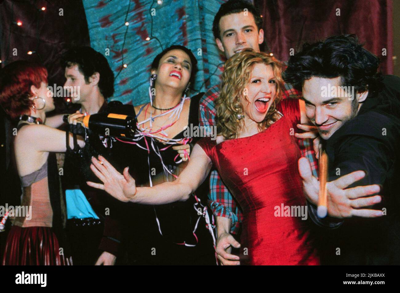 Nicole Ari Parker, Ben Affleck, Courtney Love & Paul Rudd Film: 200  Cigarettes (1999) Characters: Bridget (as Nicole Parker),Bartender,Lucy &  Kevin Director: Risa Bramon Garcia 26 February 1999 **WARNING** This  Photograph is