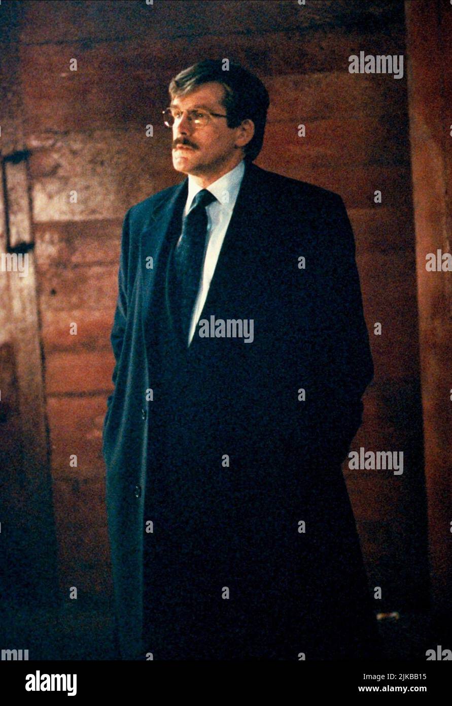 Anthony Heald Film: 8mm (USA/DE 1999) Characters: Daniel Longdale  Director: Joel Schumacher 19 February 1999   **WARNING** This Photograph is for editorial use only and is the copyright of COLUMBIA PICTURES and/or the Photographer assigned by the Film or Production Company and can only be reproduced by publications in conjunction with the promotion of the above Film. A Mandatory Credit To COLUMBIA PICTURES is required. The Photographer should also be credited when known. No commercial use can be granted without written authority from the Film Company. Stock Photo
