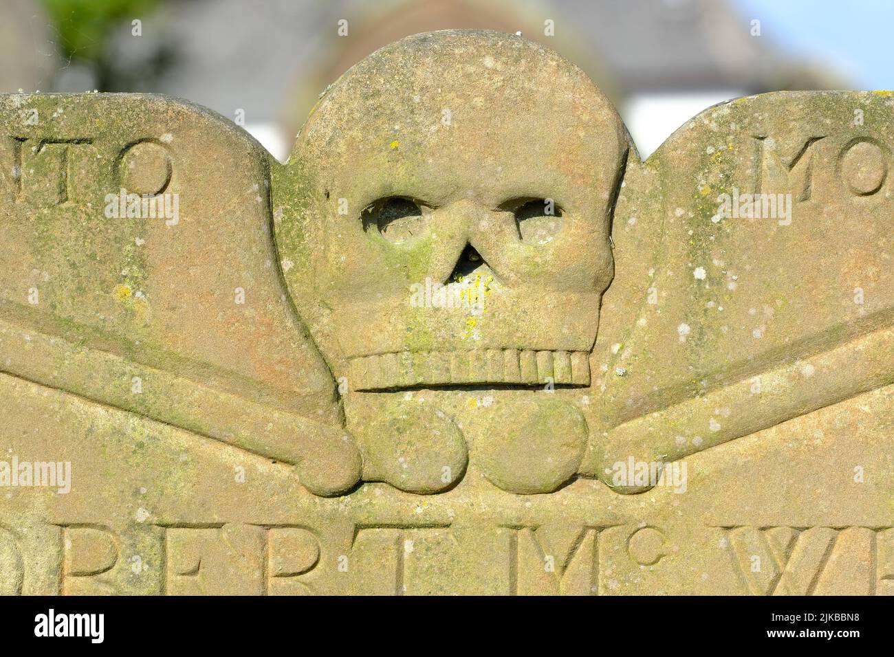 Skull and crossbones design on an 17th Century grave headstone dated 1685 at Kirkandrews, Dumfries and Galloway, Scotland Stock Photo