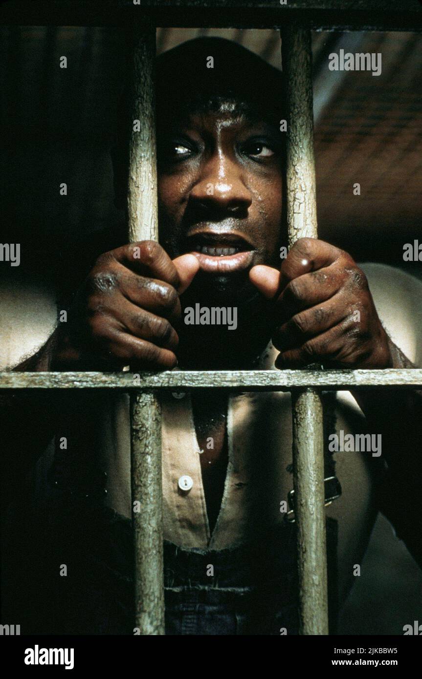 Michael Clarke Duncan Film: The Green Mile (USA 1999) Characters: John Coffey  / Literaturverfilmung (Based On The Book By Stephen King) Director: Frank Darabont 06 December 1999   **WARNING** This Photograph is for editorial use only and is the copyright of WARNER BROS. and/or the Photographer assigned by the Film or Production Company and can only be reproduced by publications in conjunction with the promotion of the above Film. A Mandatory Credit To WARNER BROS. is required. The Photographer should also be credited when known. No commercial use can be granted without written authority from Stock Photo
