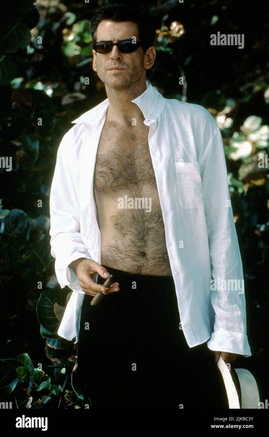 Pierce Brosnan  Film The Thomas Crown Affair (1999) Characters: Thomas Crown  Director: John Mctiernan 20 August 1999   **WARNING** This Photograph is for editorial use only and is the copyright of UNITED ARTISTS and/or the Photographer assigned by the  Film or Production Company and can only be reproduced by publications in conjunction with the promotion of the above  Film. A Mandatory Credit To UNITED ARTISTS is required. The Photographer should also be credited when known. No commercial use can be granted without written authority from the  Film Company. Stock Photo