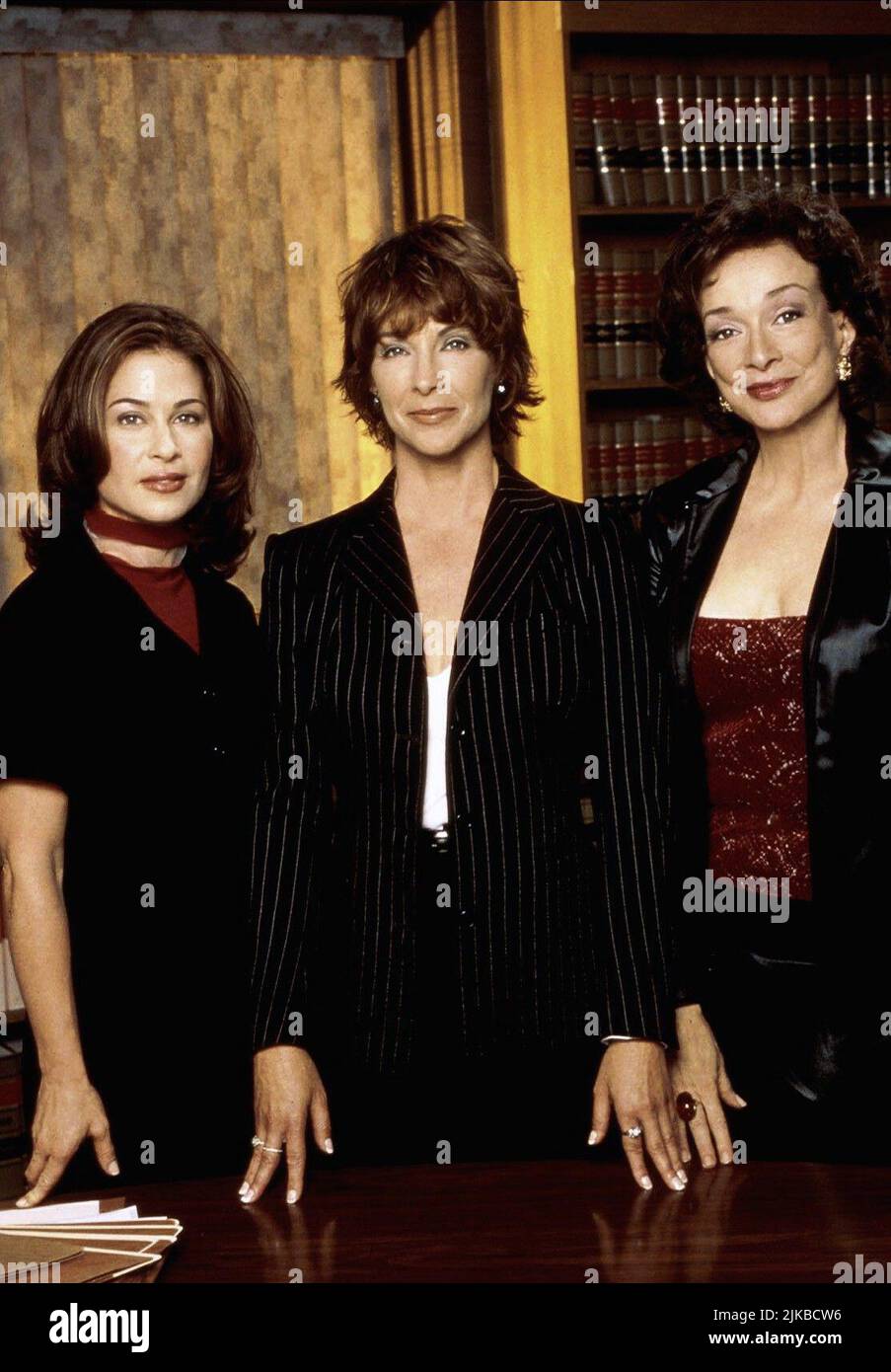 Julie Warner, Kathleen Quinlan & Dixie Carter Television: Family Law (1999) Characters: Danni Lipton, Lynn Holt, Randi King  Director: Vivienne Radkoff 20 September 1999   **WARNING** This Photograph is for editorial use only and is the copyright of CBS and/or the Photographer assigned by the Film or Production Company and can only be reproduced by publications in conjunction with the promotion of the above Film. A Mandatory Credit To CBS is required. The Photographer should also be credited when known. No commercial use can be granted without written authority from the Film Company. Stock Photo