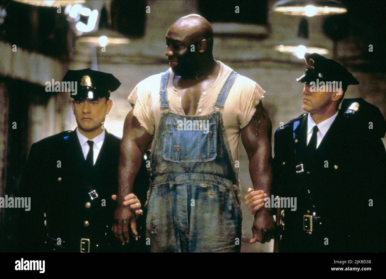 Tom Hanks, Michael Clarke Duncan & David Morse Film: The Green Mile (USA 1999) Characters: Paul Edgecomb, John Coffey, Brutus  / Literaturverfilmung (Based On The Book By Stephen King) Director: Frank Darabont 06 December 1999   **WARNING** This Photograph is for editorial use only and is the copyright of WARNER BROS. and/or the Photographer assigned by the Film or Production Company and can only be reproduced by publications in conjunction with the promotion of the above Film. A Mandatory Credit To WARNER BROS. is required. The Photographer should also be credited when known. No commercial us Stock Photo