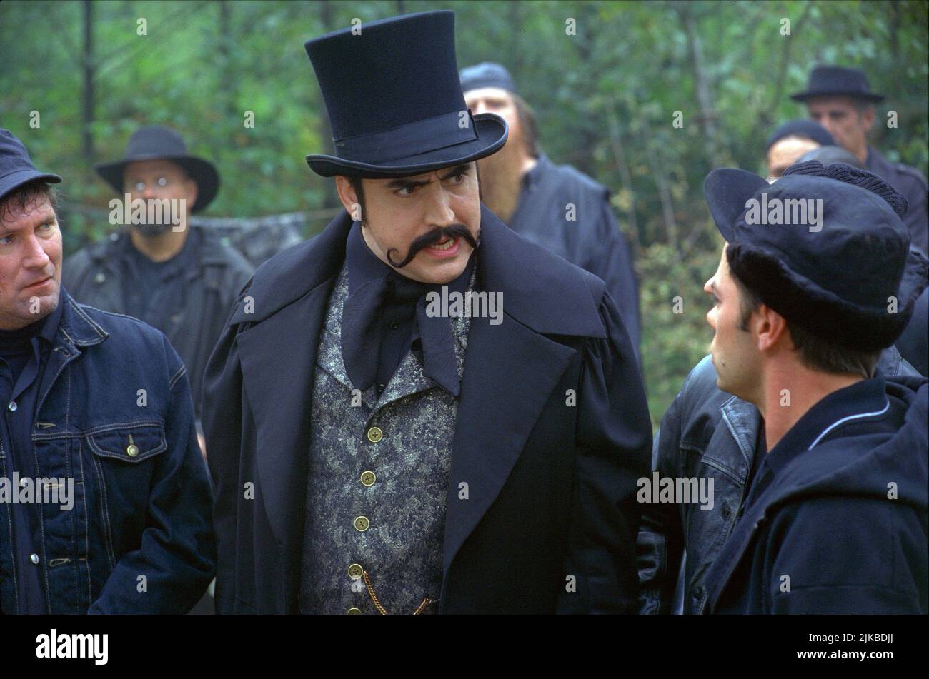 Alfred Molina Film: Dudley Do-Right (1999) Characters: Snidely Whiplash  Director: Hugh Wilson 21 August 1999   **WARNING** This Photograph is for editorial use only and is the copyright of UNIVERSAL and/or the Photographer assigned by the Film or Production Company and can only be reproduced by publications in conjunction with the promotion of the above Film. A Mandatory Credit To UNIVERSAL is required. The Photographer should also be credited when known. No commercial use can be granted without written authority from the Film Company. Stock Photo