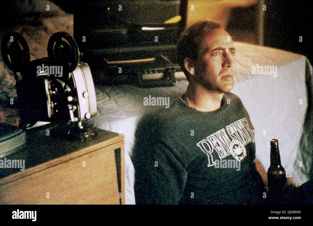 Nicolas Cage Film: 8mm (USA/DE 1999) Characters: Tom Welles  Director: Joel Schumacher 19 February 1999   **WARNING** This Photograph is for editorial use only and is the copyright of COLUMBIA PICTURES and/or the Photographer assigned by the Film or Production Company and can only be reproduced by publications in conjunction with the promotion of the above Film. A Mandatory Credit To COLUMBIA PICTURES is required. The Photographer should also be credited when known. No commercial use can be granted without written authority from the Film Company. Stock Photo