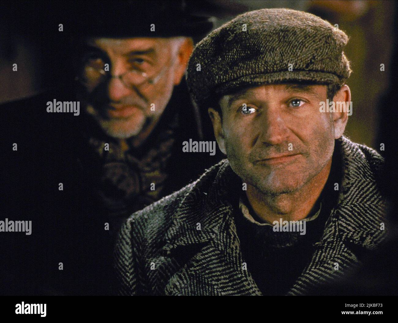 Armin Mueller-Stahl & Robin Williams Film: Jakob The Liar (1999) Characters: Kirschbaum & Jakob  Director: Peter Kassovitz 16 September 1999   **WARNING** This Photograph is for editorial use only and is the copyright of TRISTAR PICTURES / EGON ENDRÉNYI and/or the Photographer assigned by the Film or Production Company and can only be reproduced by publications in conjunction with the promotion of the above Film. A Mandatory Credit To TRISTAR PICTURES / EGON ENDRÉNYI is required. No commercial use can be granted without written authority from the Film Company. Stock Photo