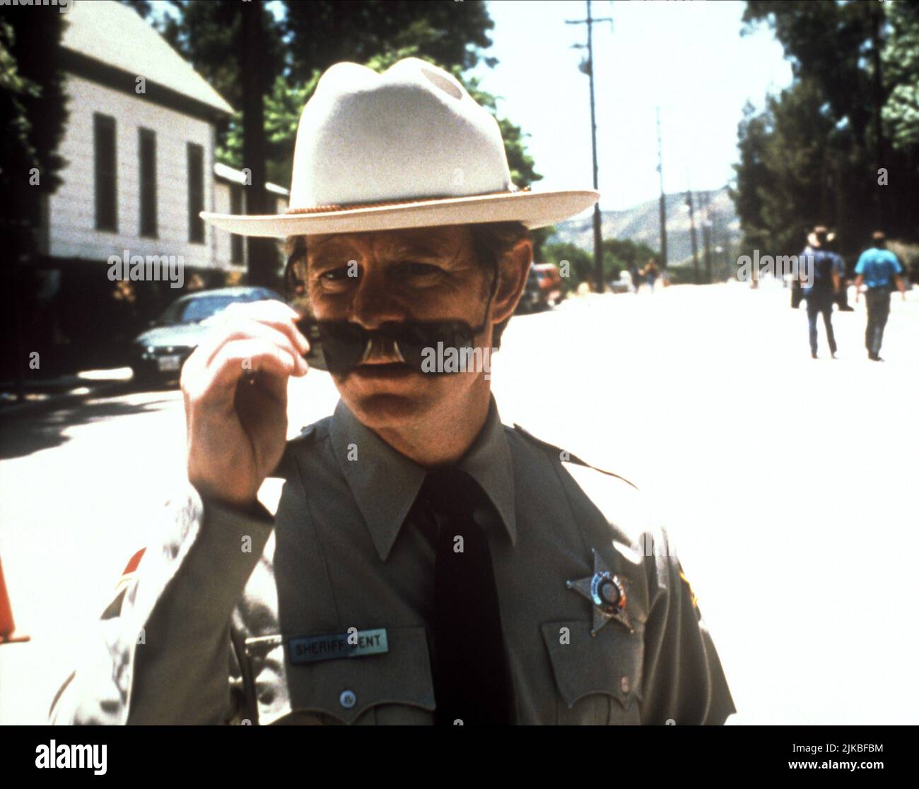 William H. Macy Film: Happy, Texas (1999) Characters: Sheriff Chappy Dent  Director: Mark Illsley 01 September 1999   **WARNING** This Photograph is for editorial use only and is the copyright of MARKED ENTERTAINMENT and/or the Photographer assigned by the Film or Production Company and can only be reproduced by publications in conjunction with the promotion of the above Film. A Mandatory Credit To MARKED ENTERTAINMENT is required. The Photographer should also be credited when known. No commercial use can be granted without written authority from the Film Company. Stock Photo