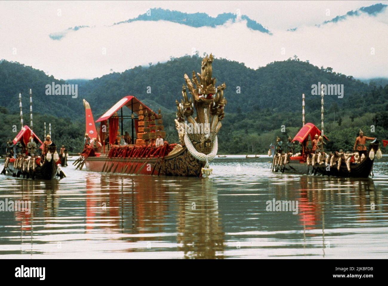 Boat Scene Film: Anna And The King (1999)   Director: Andy Tennant 06 December 1999   **WARNING** This Photograph is for editorial use only and is the copyright of FOX 2000 / ANDREW COOPER and/or the Photographer assigned by the Film or Production Company and can only be reproduced by publications in conjunction with the promotion of the above Film. A Mandatory Credit To FOX 2000 / ANDREW COOPER is required. No commercial use can be granted without written authority from the Film Company. Stock Photo